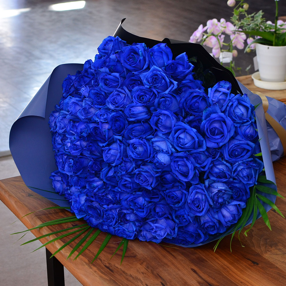 青いバラ ブルーローズ108本の花束 青い薔薇(バラ) ブルーローズの花束