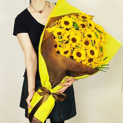 ひまわりの花束 99本 ひまわりの花言葉の意味とは 花名の由来や黄色が