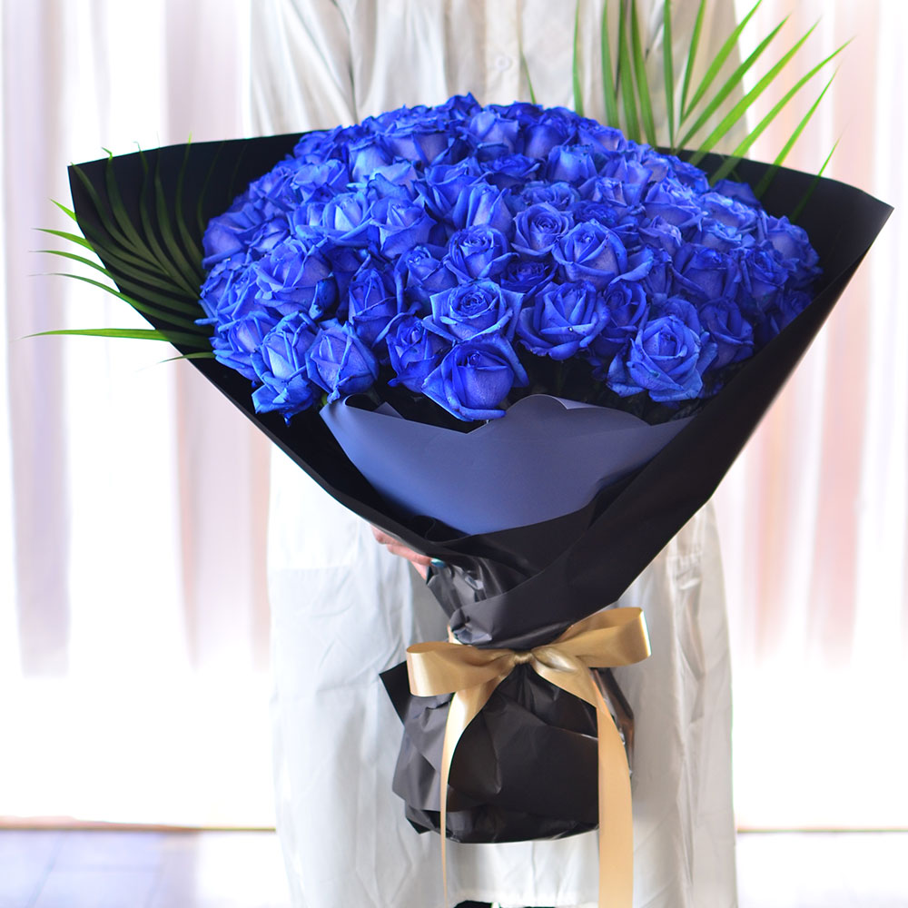 青いバラ ブルーローズ100本の花束 青い薔薇(バラ) ブルーローズの花束