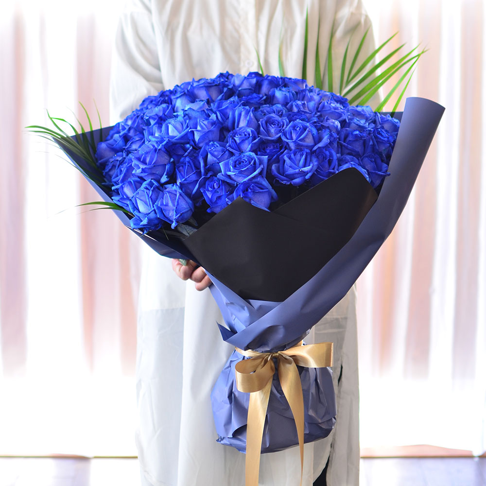 青いバラ ブルーローズ100本の花束 青い薔薇(バラ) ブルーローズの花束