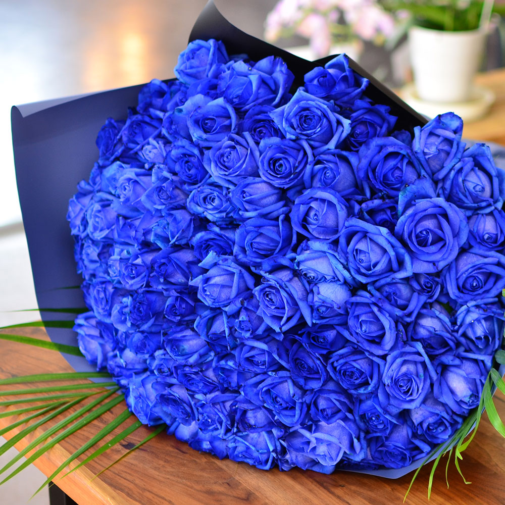 青いバラ ブルーローズ100本の花束 青い薔薇(バラ) ブルーローズの花束