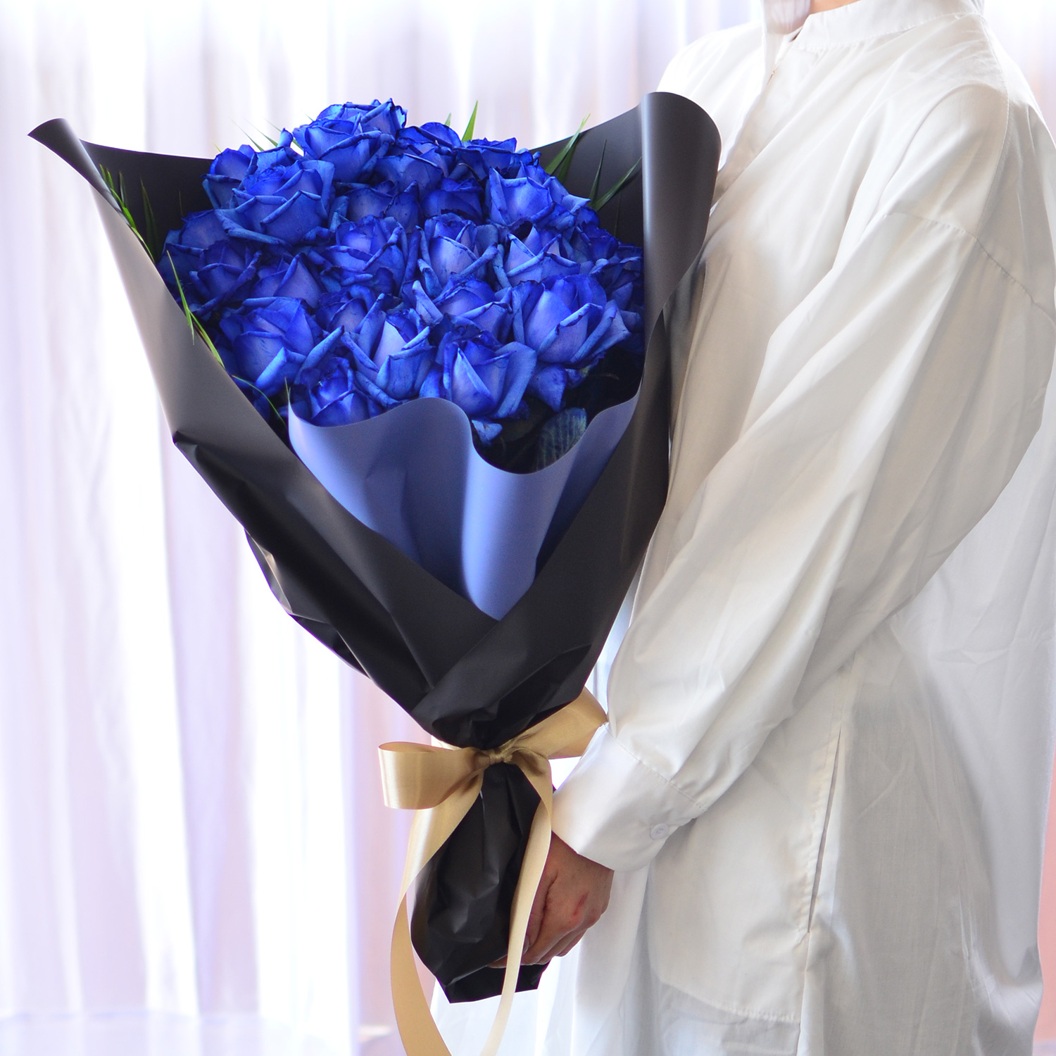 青いバラ ブルーローズ30本の花束 青い薔薇(バラ) ブルーローズの花束