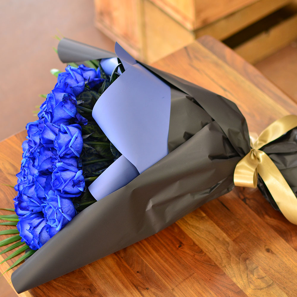 青いバラ ブルーローズ50本の花束 青い薔薇(バラ) ブルーローズの花束