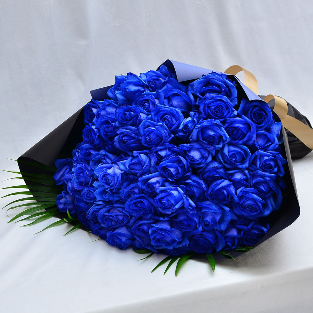 青いバラ ブルーローズ70本の花束 青い薔薇(バラ) ブルーローズの花束