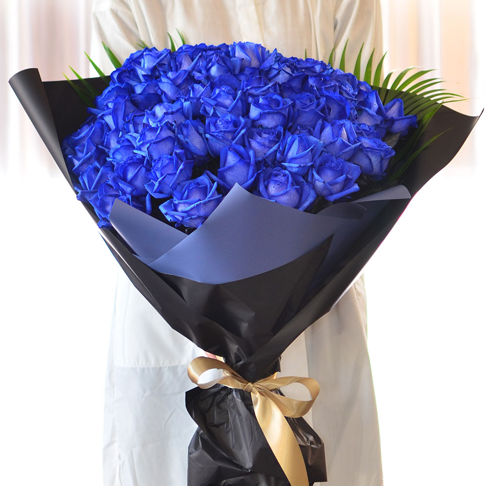 青いバラ ブルーローズ70本の花束 青い薔薇(バラ) ブルーローズの花束