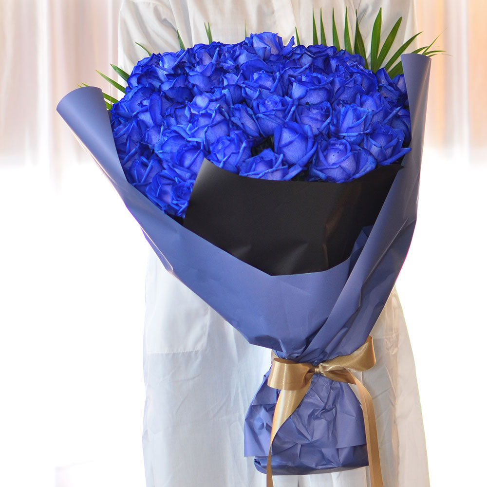 青いバラ ブルーローズ70本の花束 青い薔薇(バラ) ブルーローズの花束
