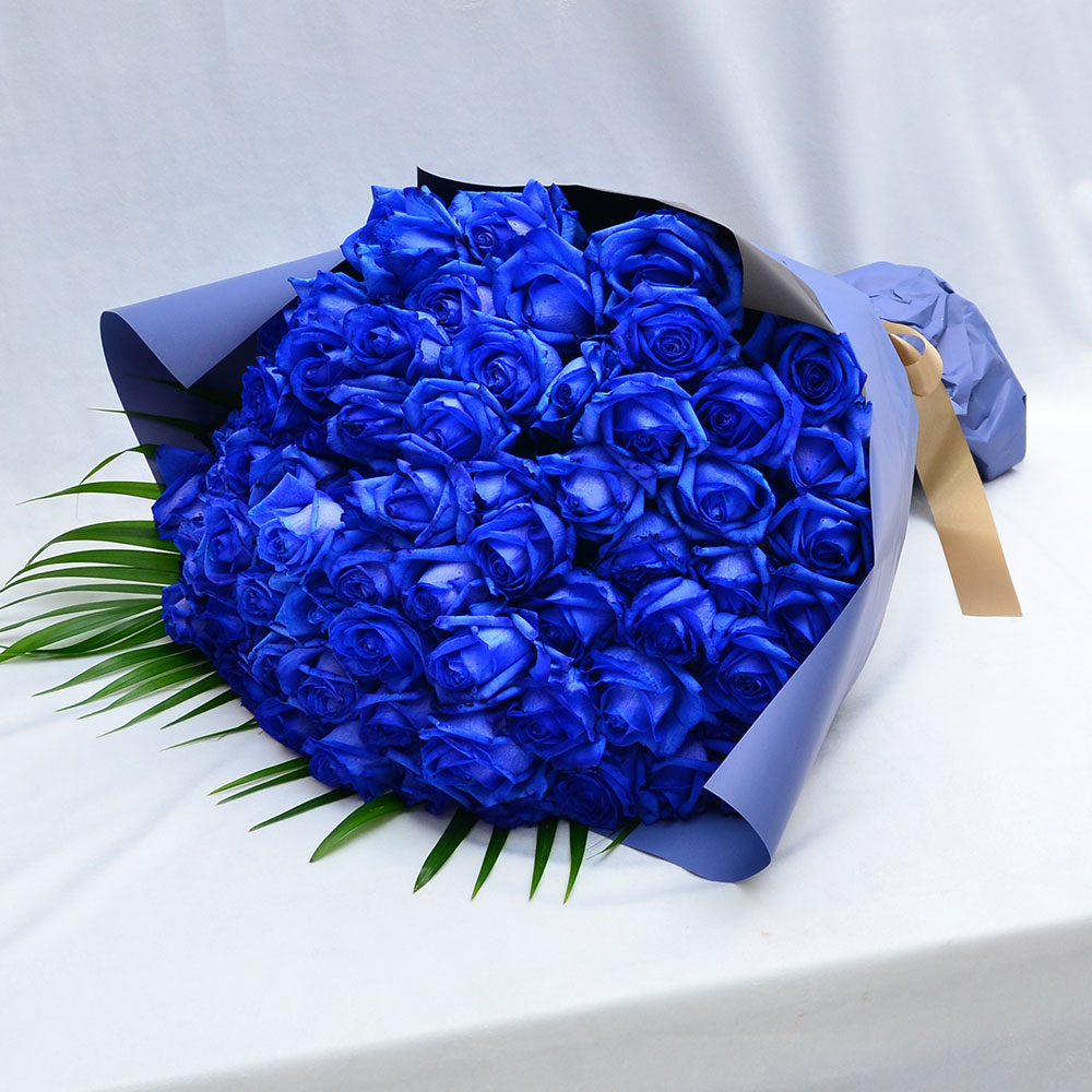青いバラ ブルーローズ70本の花束 青い薔薇(バラ) ブルーローズの花束