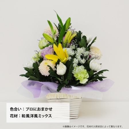 runaページ華やかなお供えアレンジメント イイハナ】お供え花 アレンジメント「威風(藤色重ね)」│花