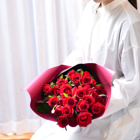 赤バラ25本ハッピー花束 30本の赤バラの花束「アニバーサリーローズ」 | 花・花束を贈る