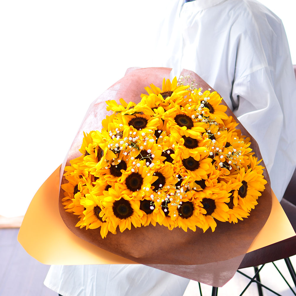 ひまわりの花束 50本 ひまわりの花言葉の意味とは 花名の由来や黄色が